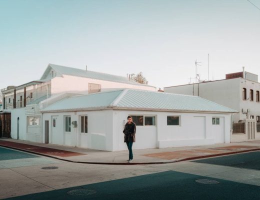 "Comment les toits blancs peuvent-ils contribuer à atténuer les îlots de chaleur urbains ?"